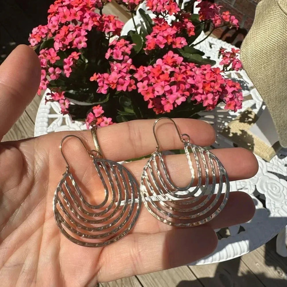 Anthropologie Gold Hammered Crescent Hoop Earring - Picture 16 of 16